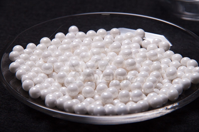 Zirconium silicate grinding ball